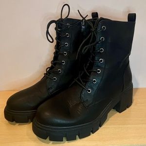 Lace-Up Boot (Women)New